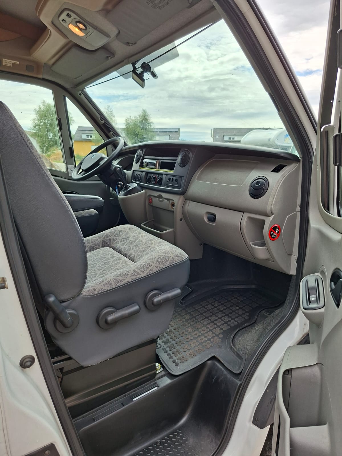 RENAULT Knaus Tabbert R15-image-11