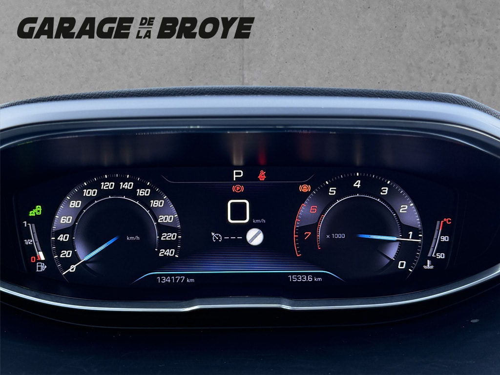 PEUGEOT 3008 1.2 PureTech Allure-image-14