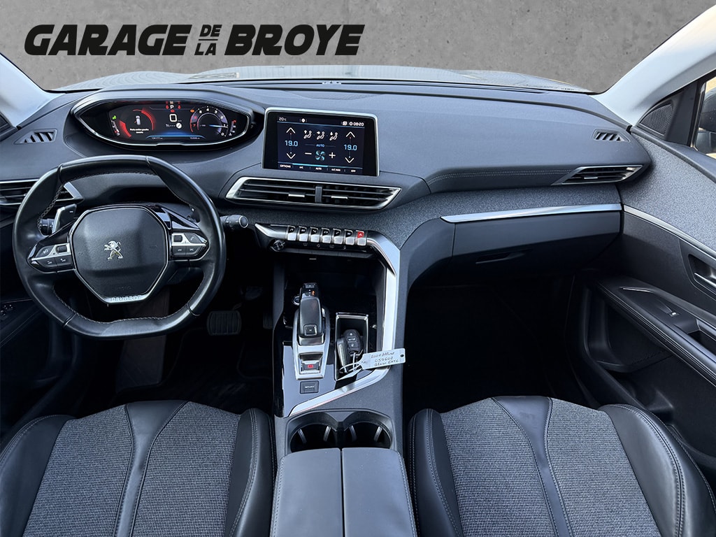 PEUGEOT 3008 1.2 PureTech Allure-image-13