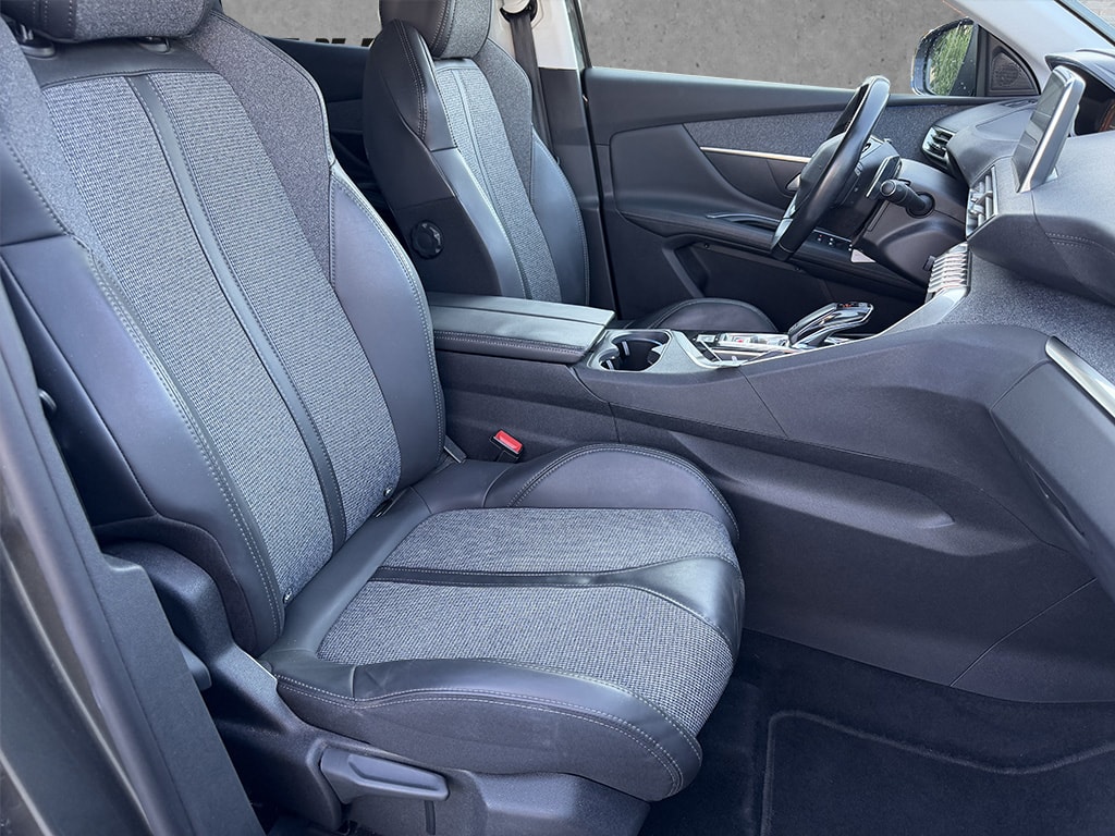 PEUGEOT 3008 1.2 PureTech Allure-image-12