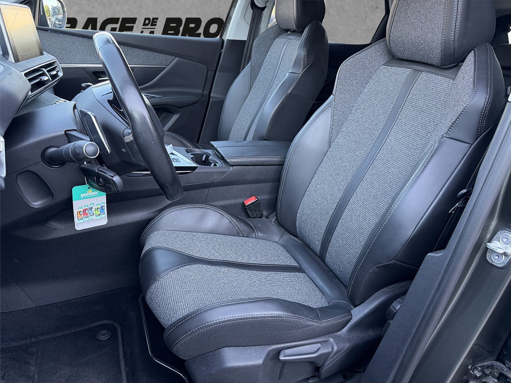 PEUGEOT 3008 1.2 PureTech Allure-image-8