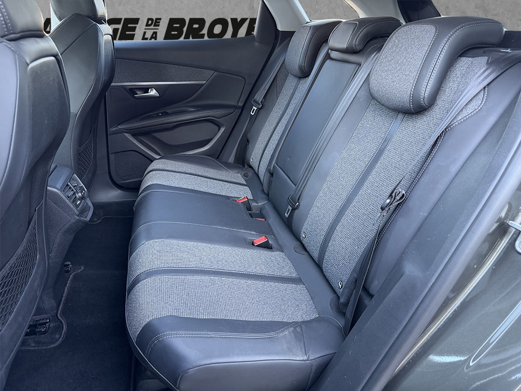 PEUGEOT 3008 1.2 PureTech Allure-image-9