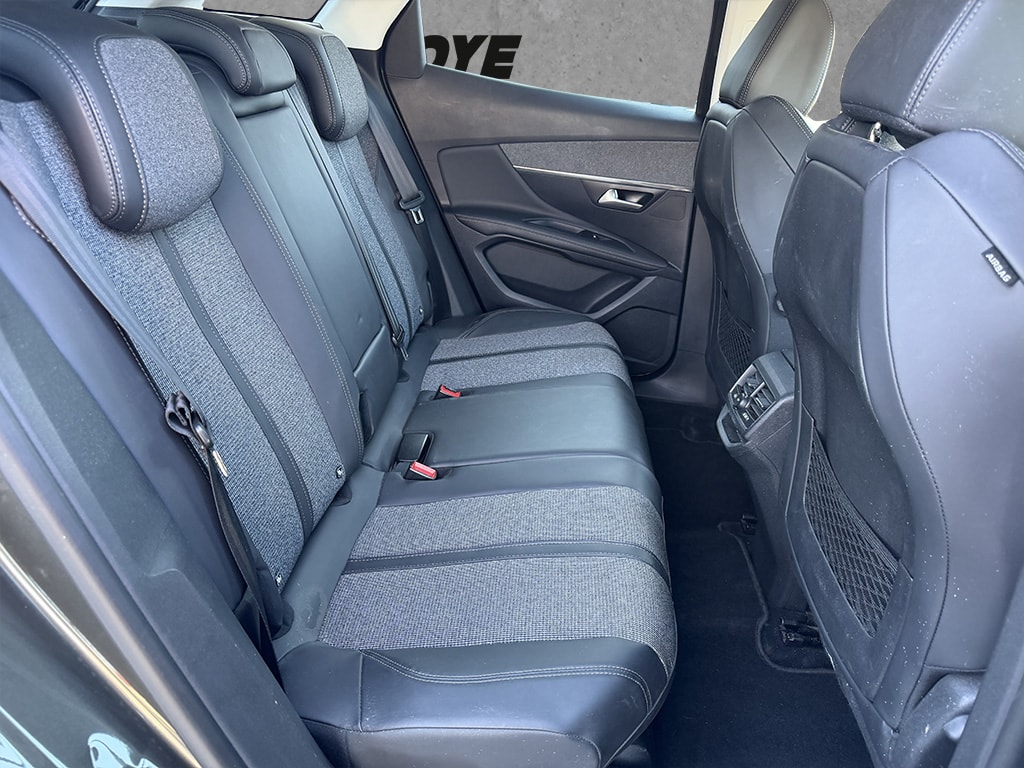 PEUGEOT 3008 1.2 PureTech Allure-image-11