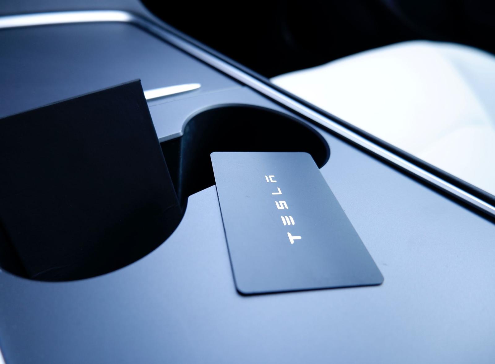 TESLA Model 3 Performance Dual Motor AWD-image-14