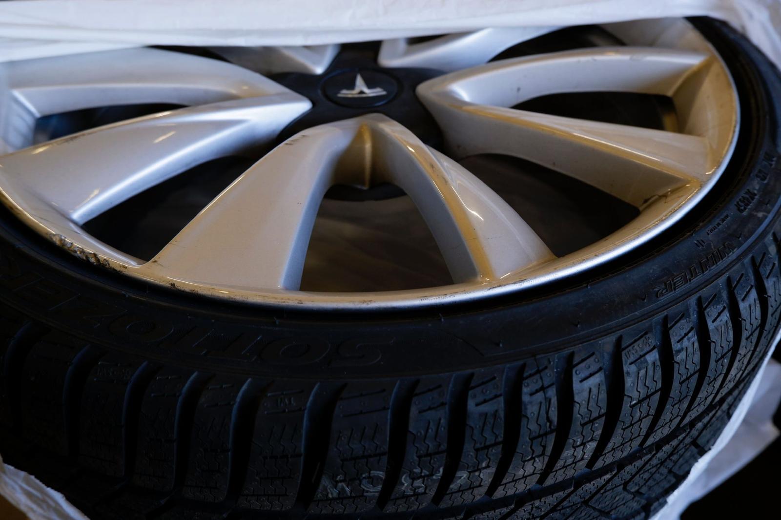 TESLA Model 3 Performance Dual Motor AWD-image-16