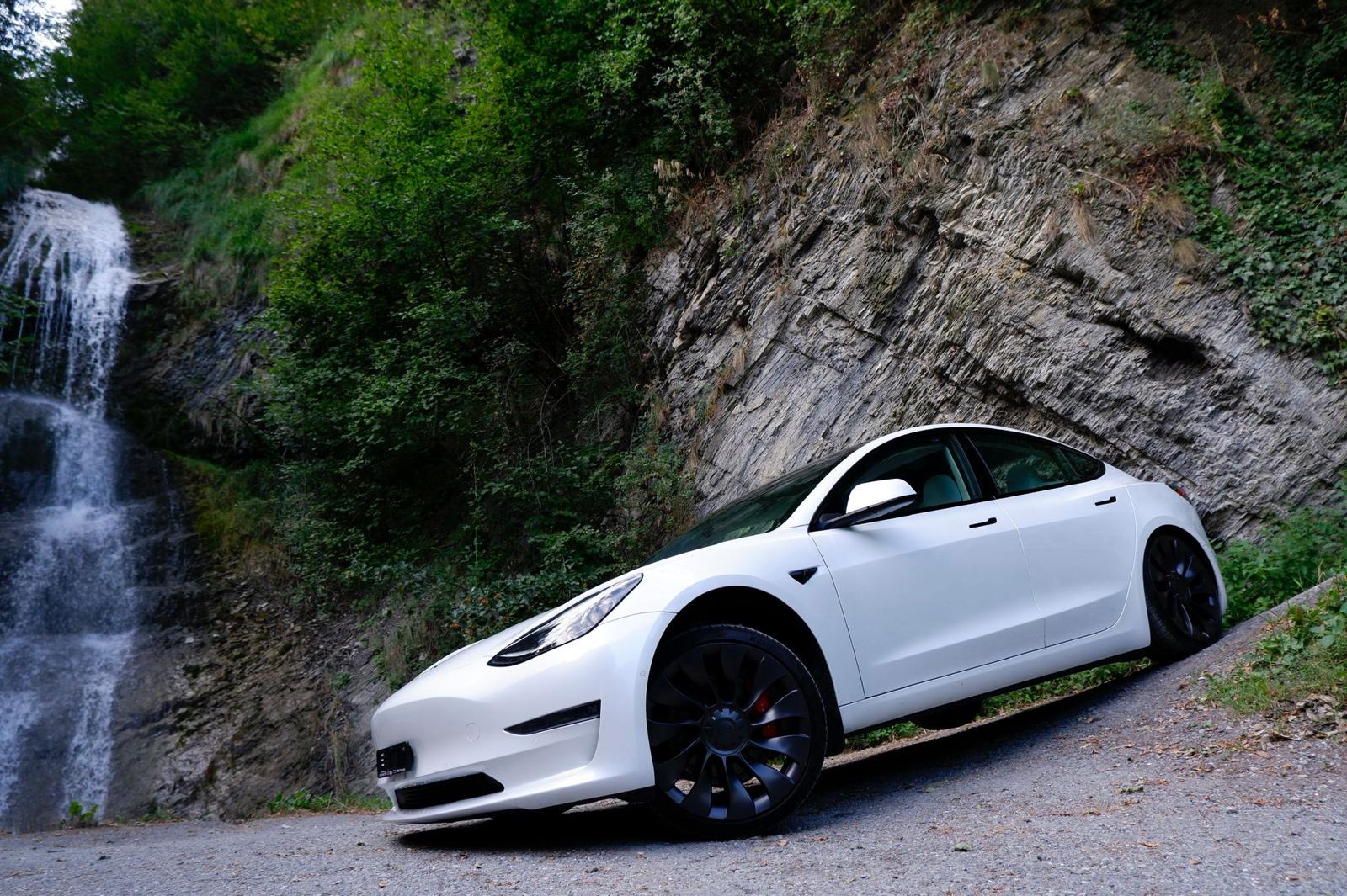 TESLA Model 3 Performance Dual Motor AWD-image-0
