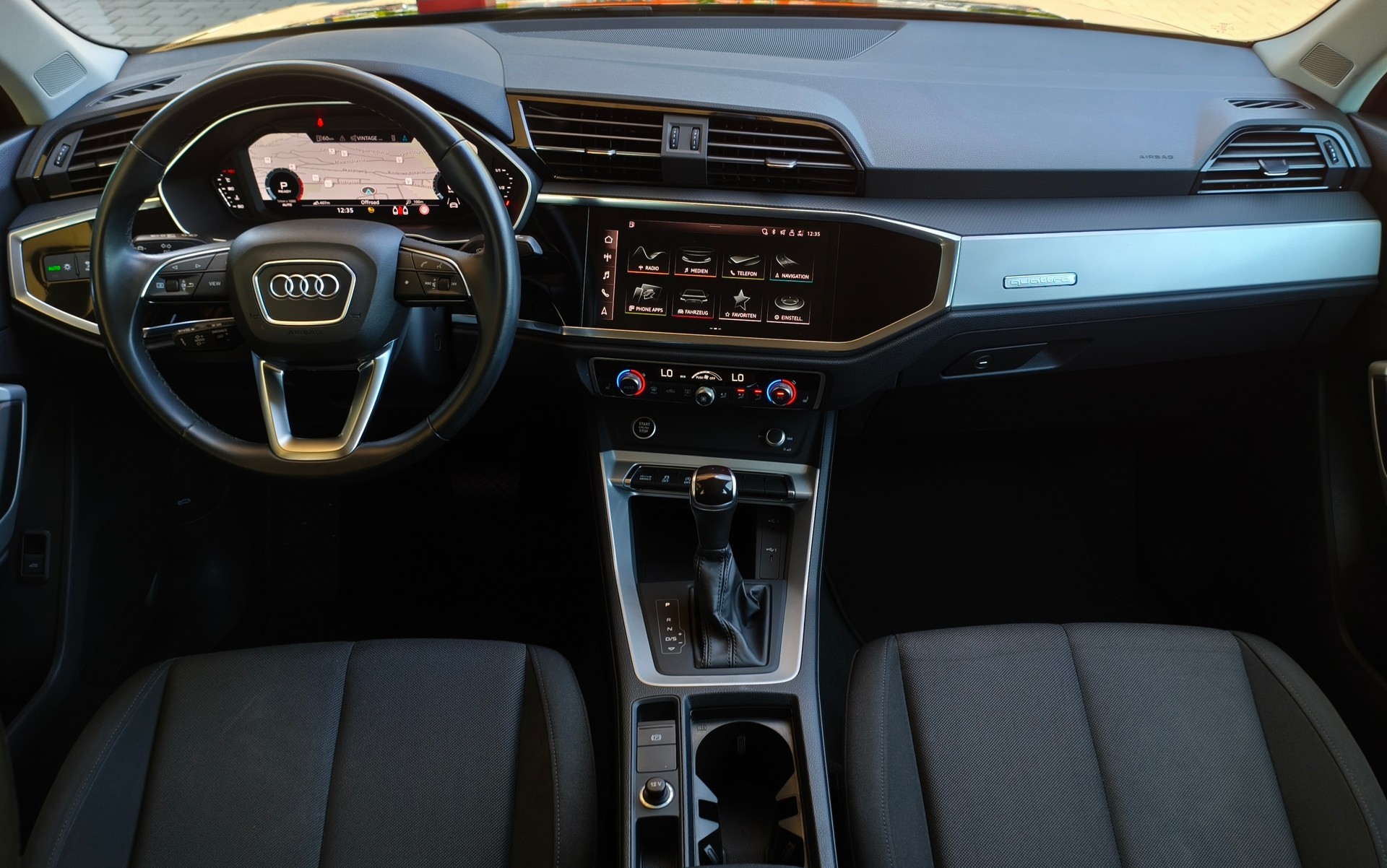 AUDI Q3 Sportback 40 TFSI S line quattro S-tronic-image-8