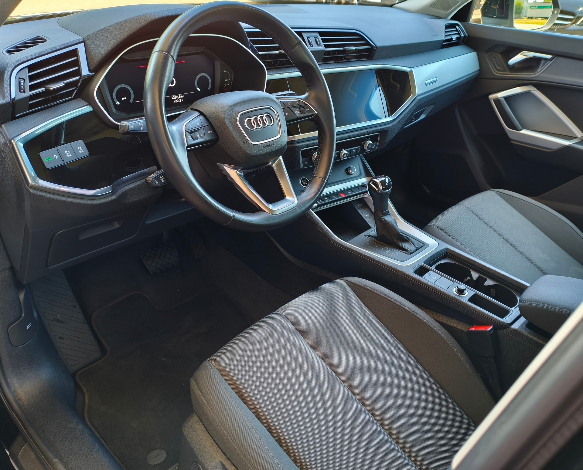 AUDI Q3 Sportback 40 TFSI S line quattro S-tronic-image-5