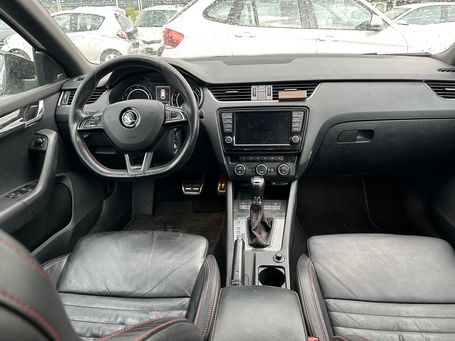 SKODA Octavia Combi 2.0 TSI RS DSG-image-8