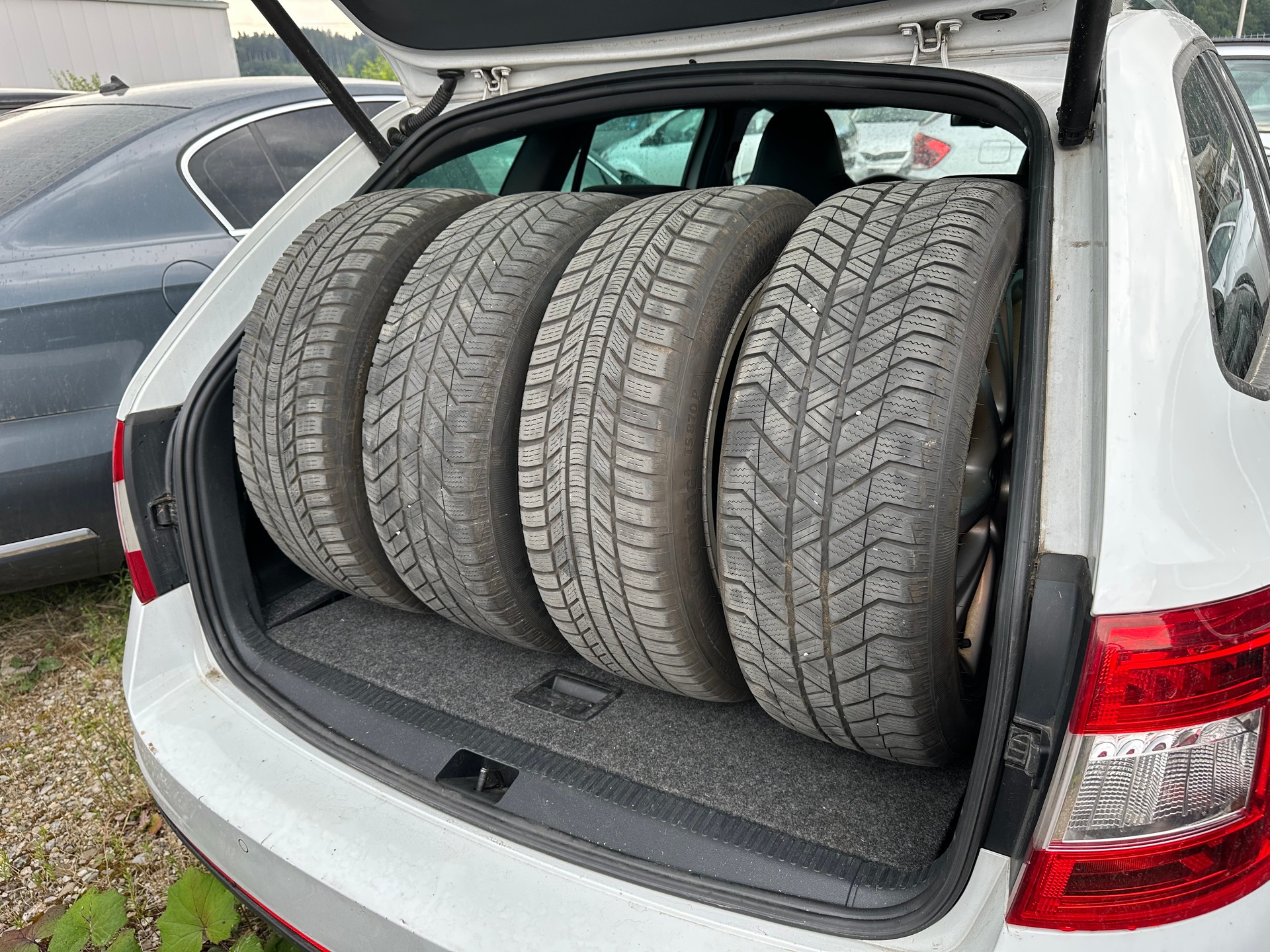 SKODA Octavia Combi 2.0 TSI RS DSG-image-6