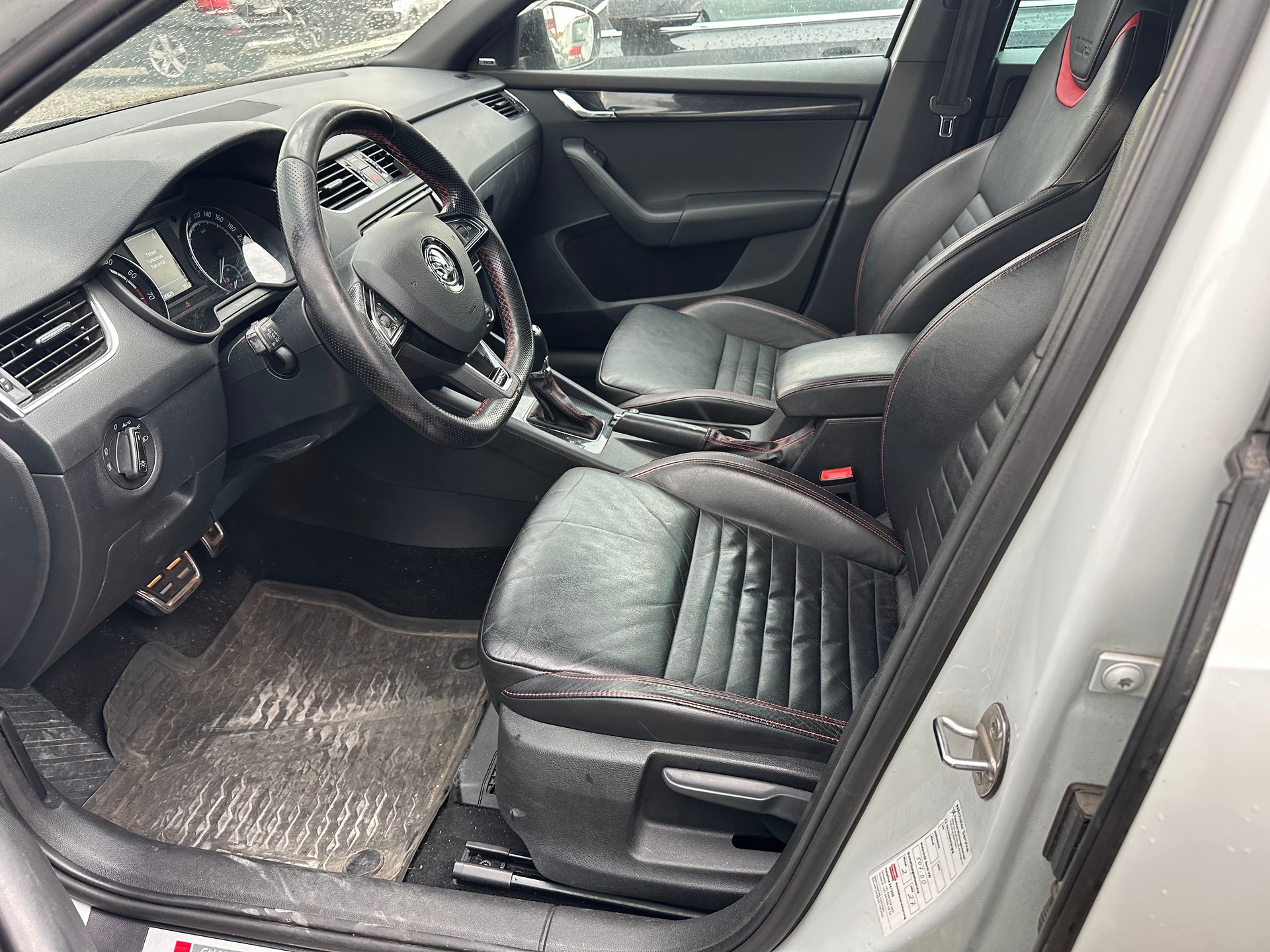 SKODA Octavia Combi 2.0 TSI RS DSG-image-7