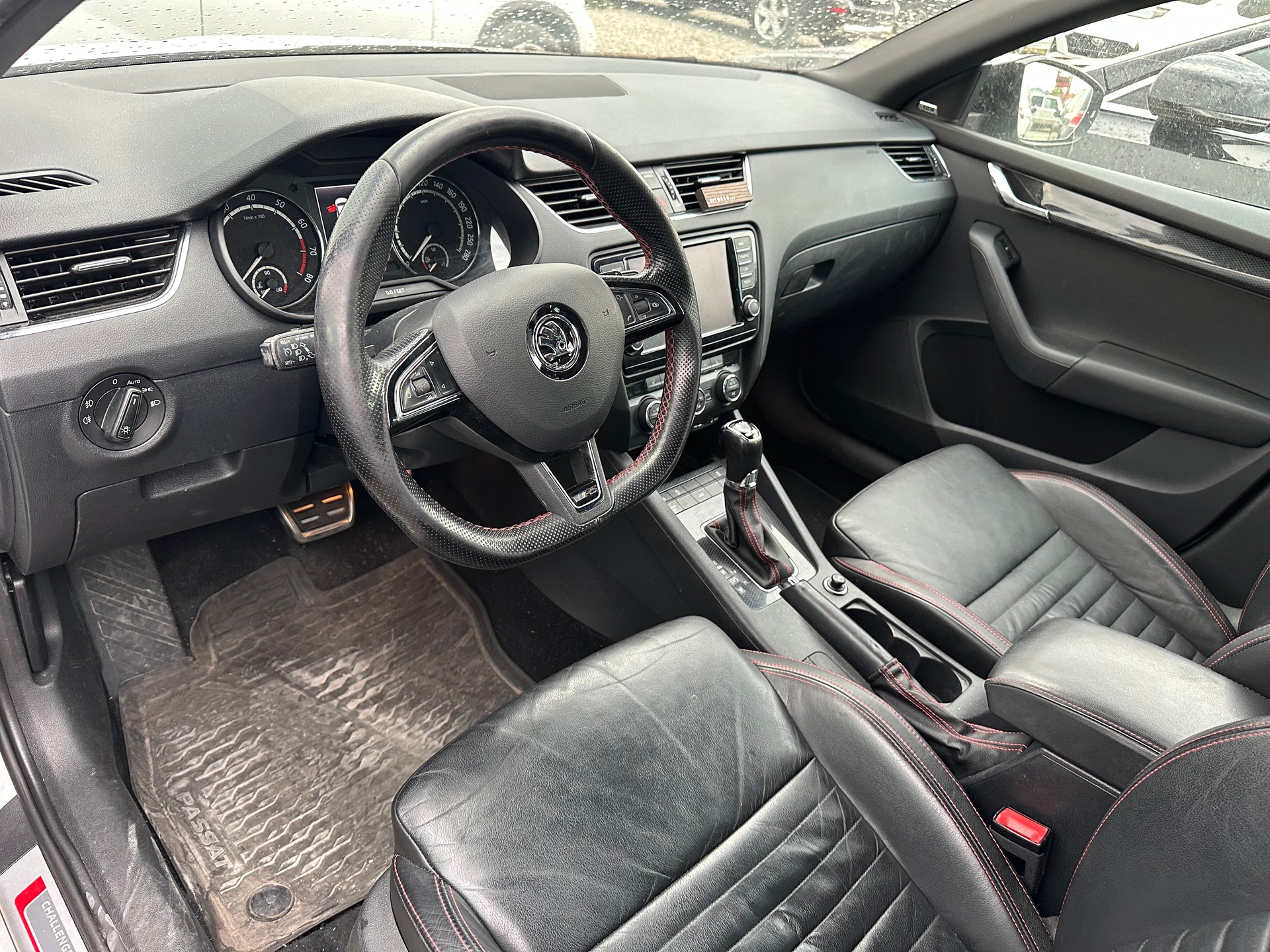 SKODA Octavia Combi 2.0 TSI RS DSG-image-10
