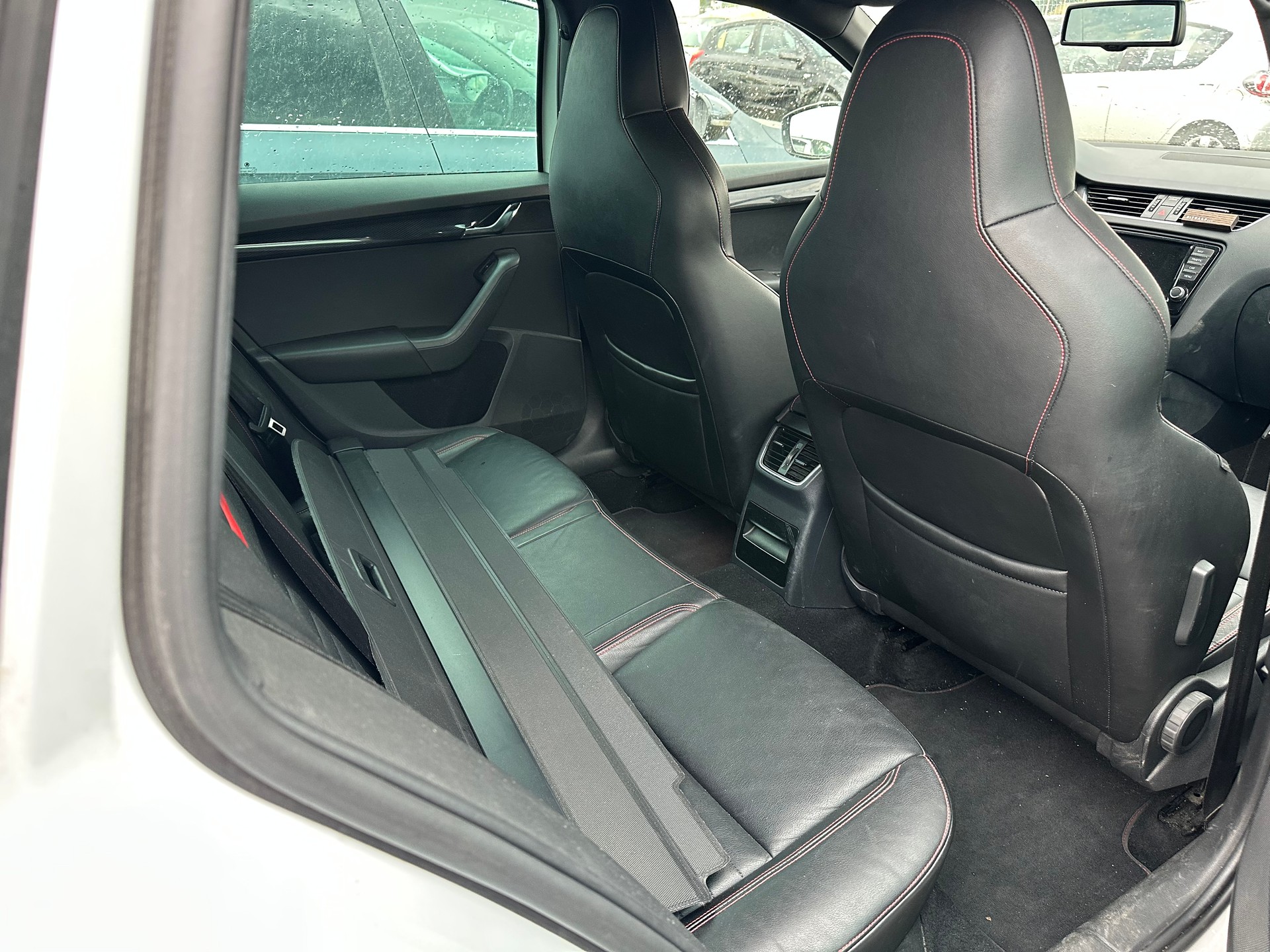 SKODA Octavia Combi 2.0 TSI RS DSG-image-9