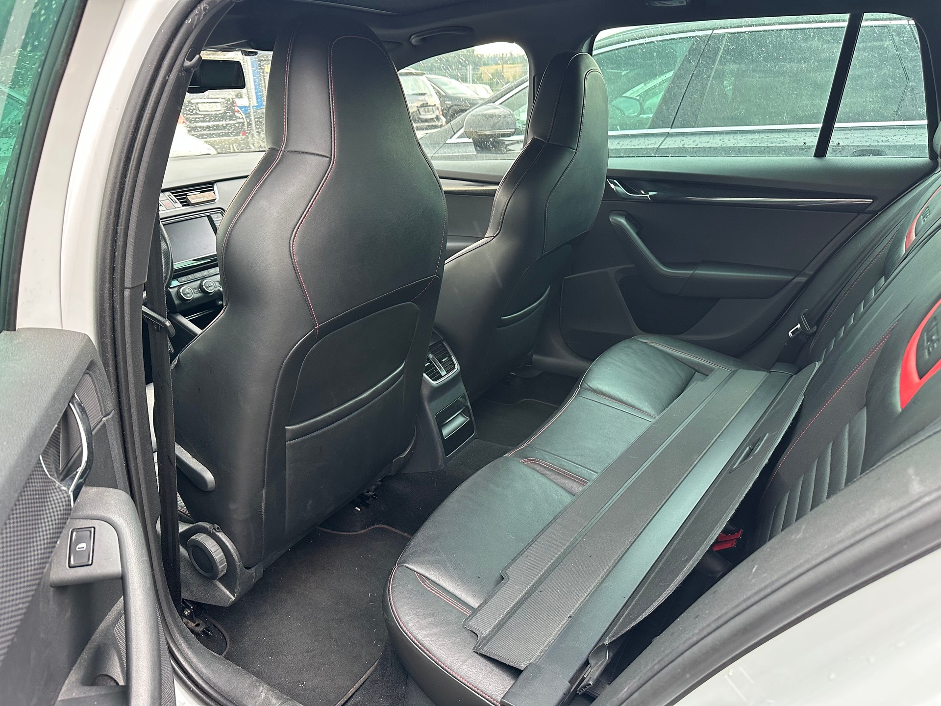 SKODA Octavia Combi 2.0 TSI RS DSG-image-11