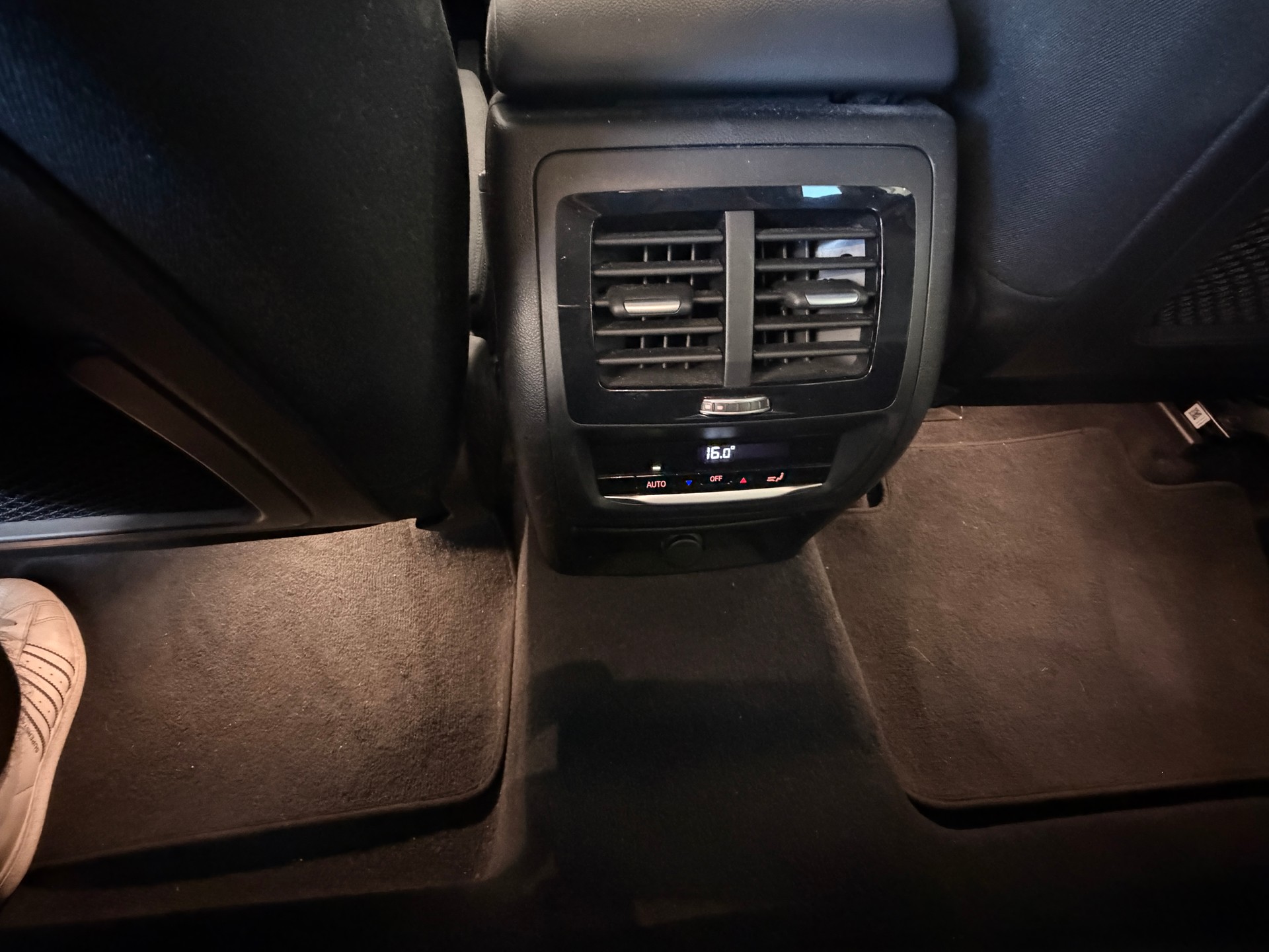 BMW X3 xDrive 20d Individual xLine Steptronic-image-9
