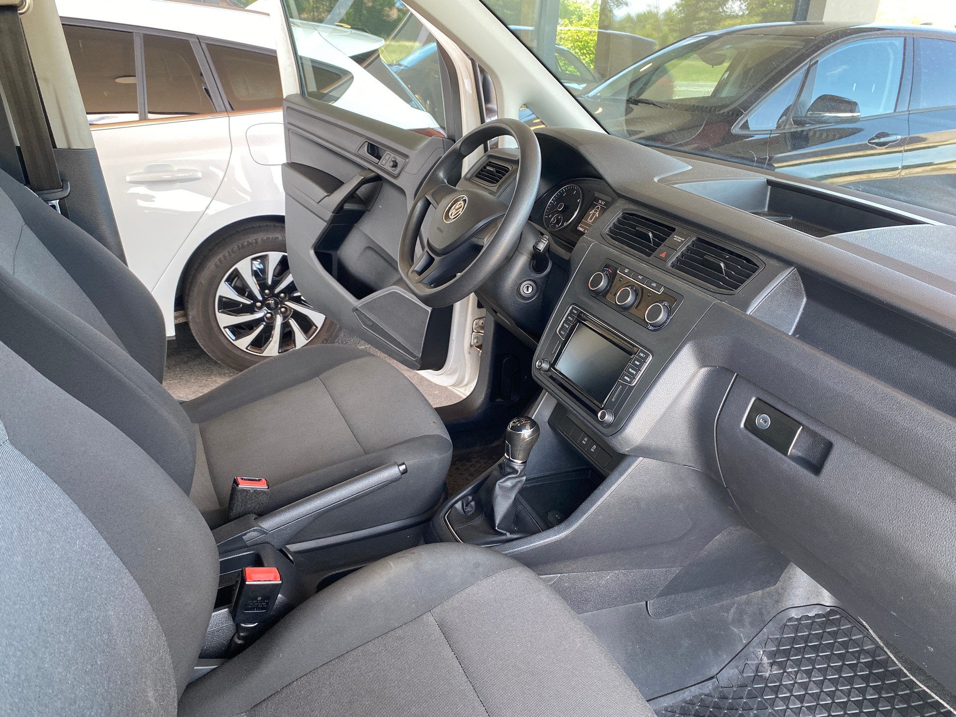 VW Caddy Maxi 2.0TDI 4Motion BlueMotion Technology-image-5