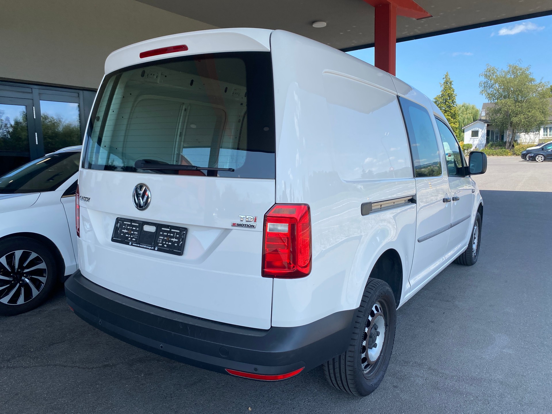 VW Caddy Maxi 2.0TDI 4Motion BlueMotion Technology-image-3