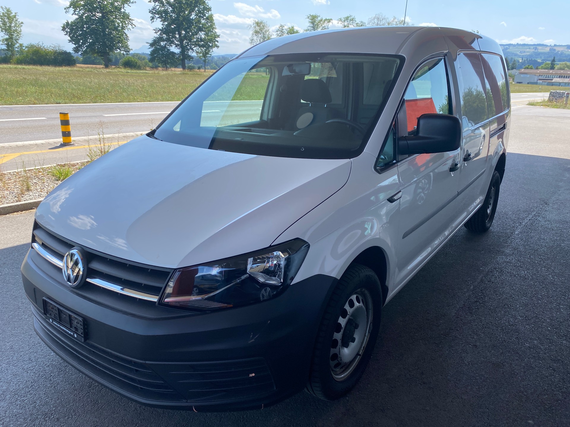 VW Caddy Maxi 2.0TDI 4Motion BlueMotion Technology-image-1