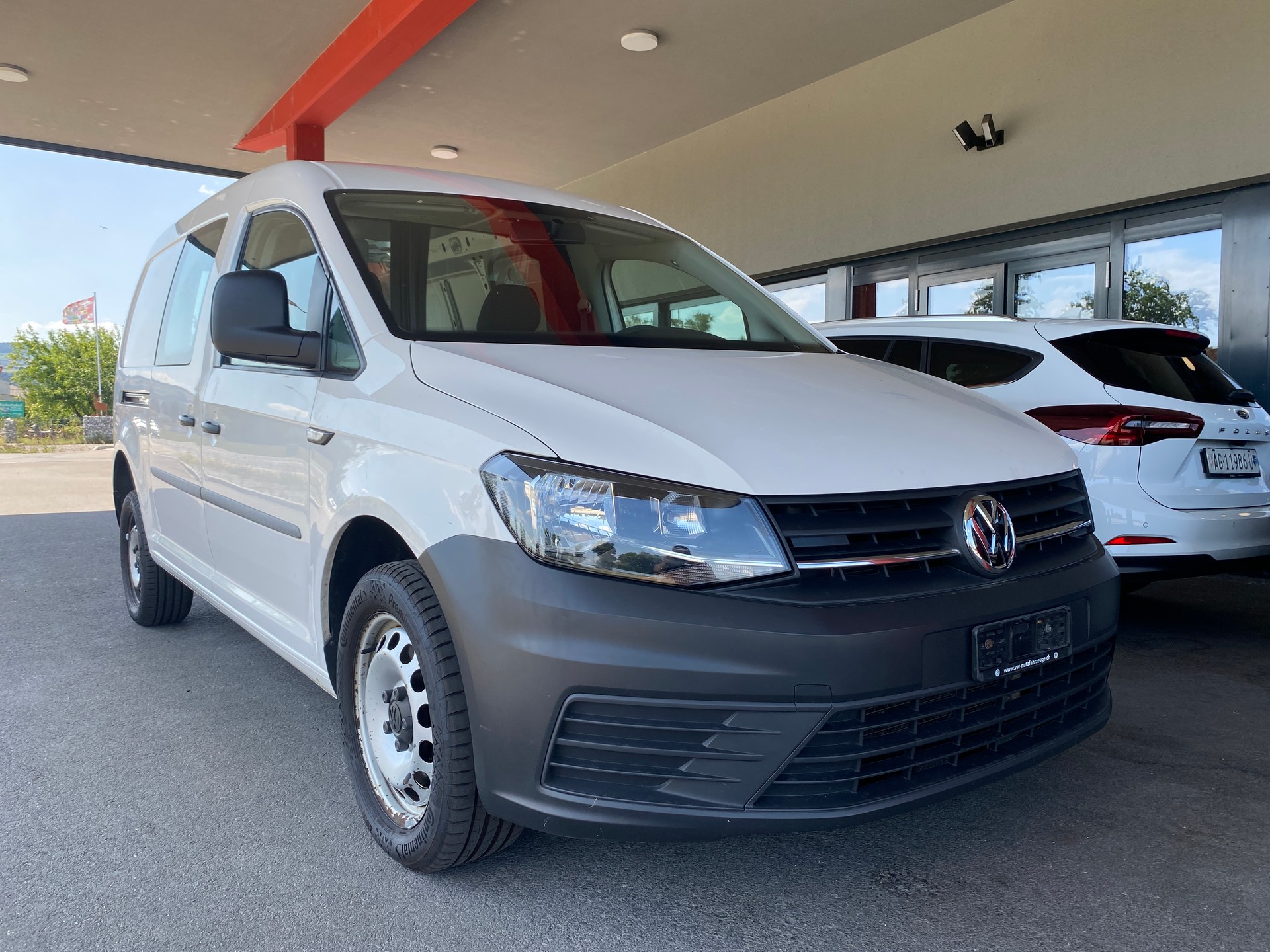 VW Caddy Maxi 2.0TDI 4Motion BlueMotion Technology-image-0
