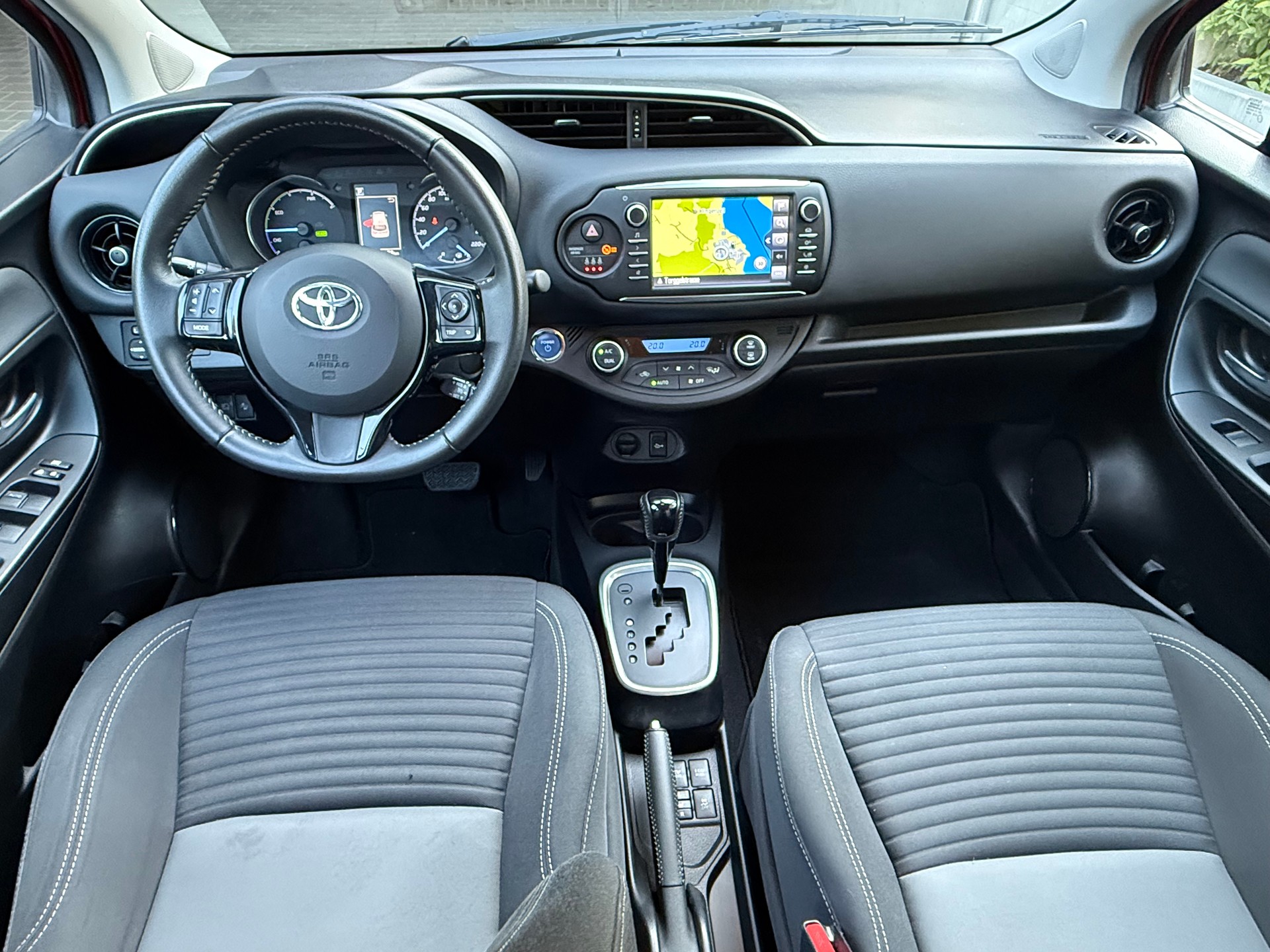 TOYOTA 1.5 VVT-i HSD Trend-image-4
