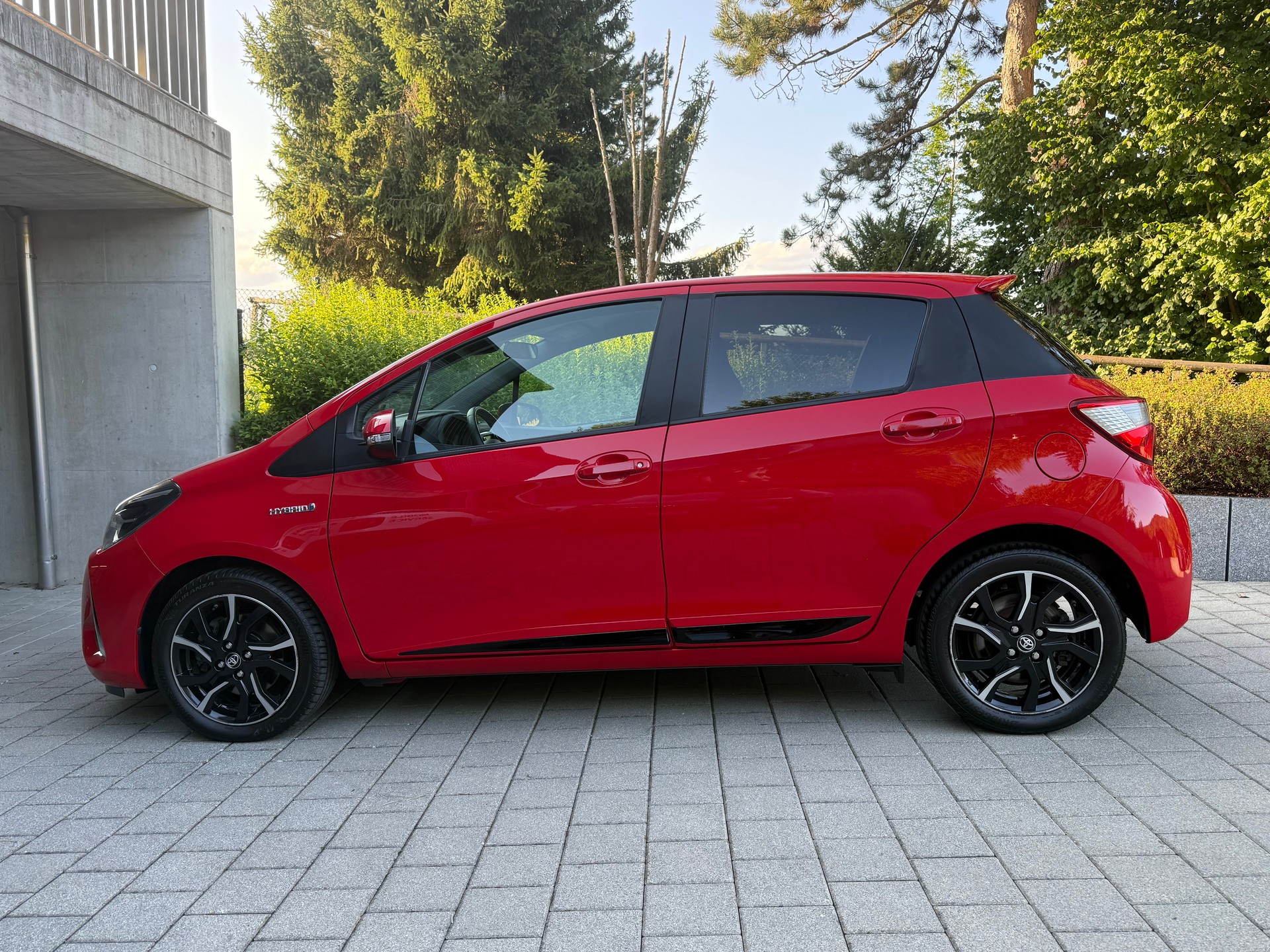 TOYOTA 1.5 VVT-i HSD Trend-image-1