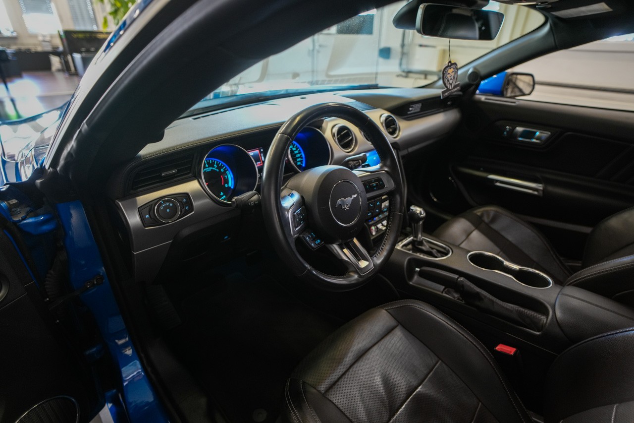 FORD Mustang Fastback 5.0 V8 GT Automat-image-10