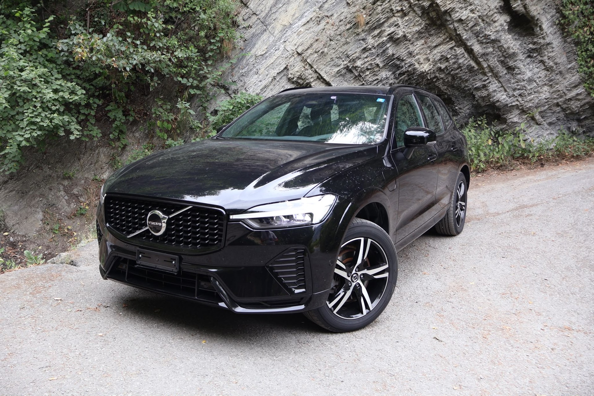 VOLVO XC60 T6 eAWD PluginHybrid R-Design Geartronic-image-1