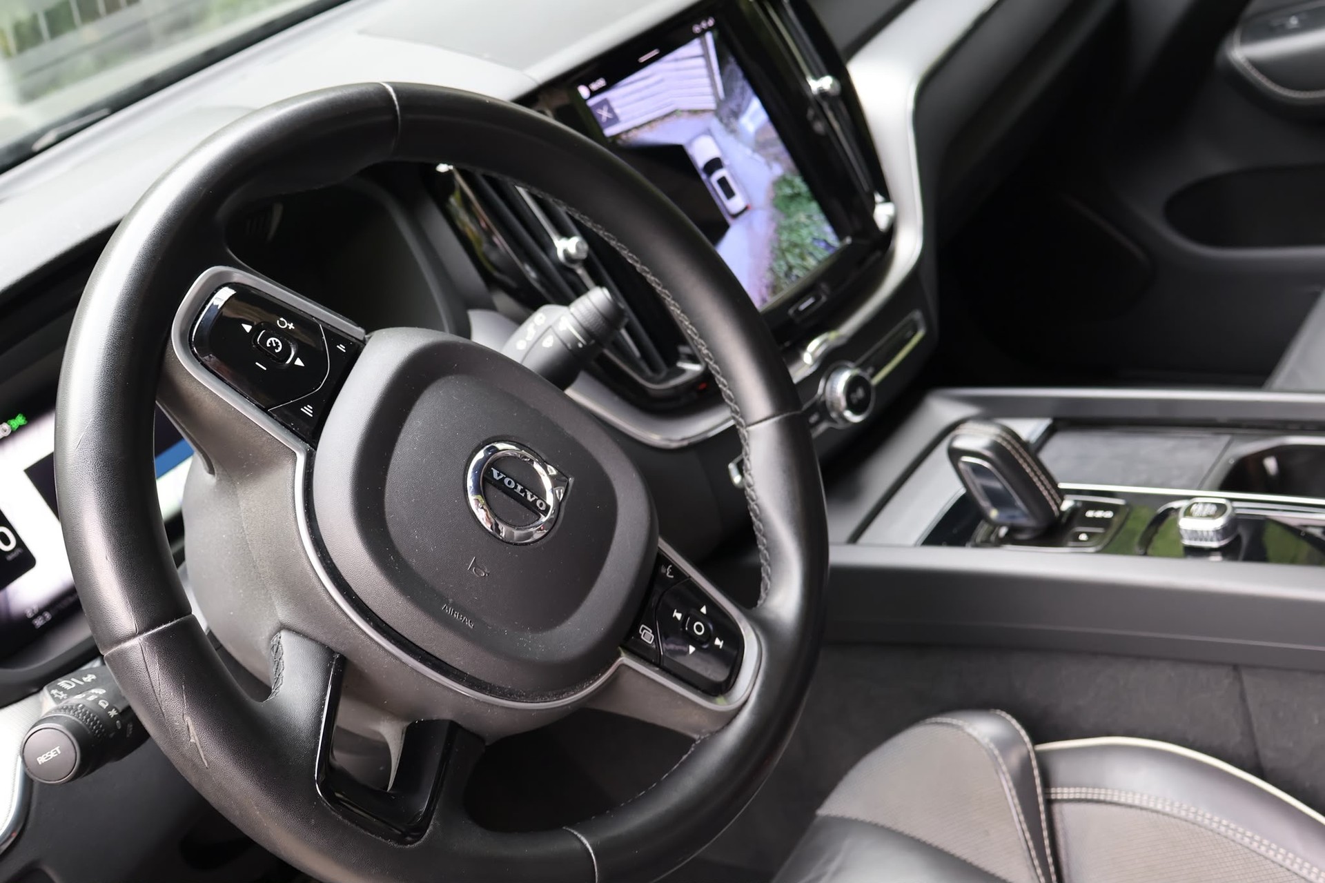 VOLVO XC60 T6 eAWD PluginHybrid R-Design Geartronic-image-6