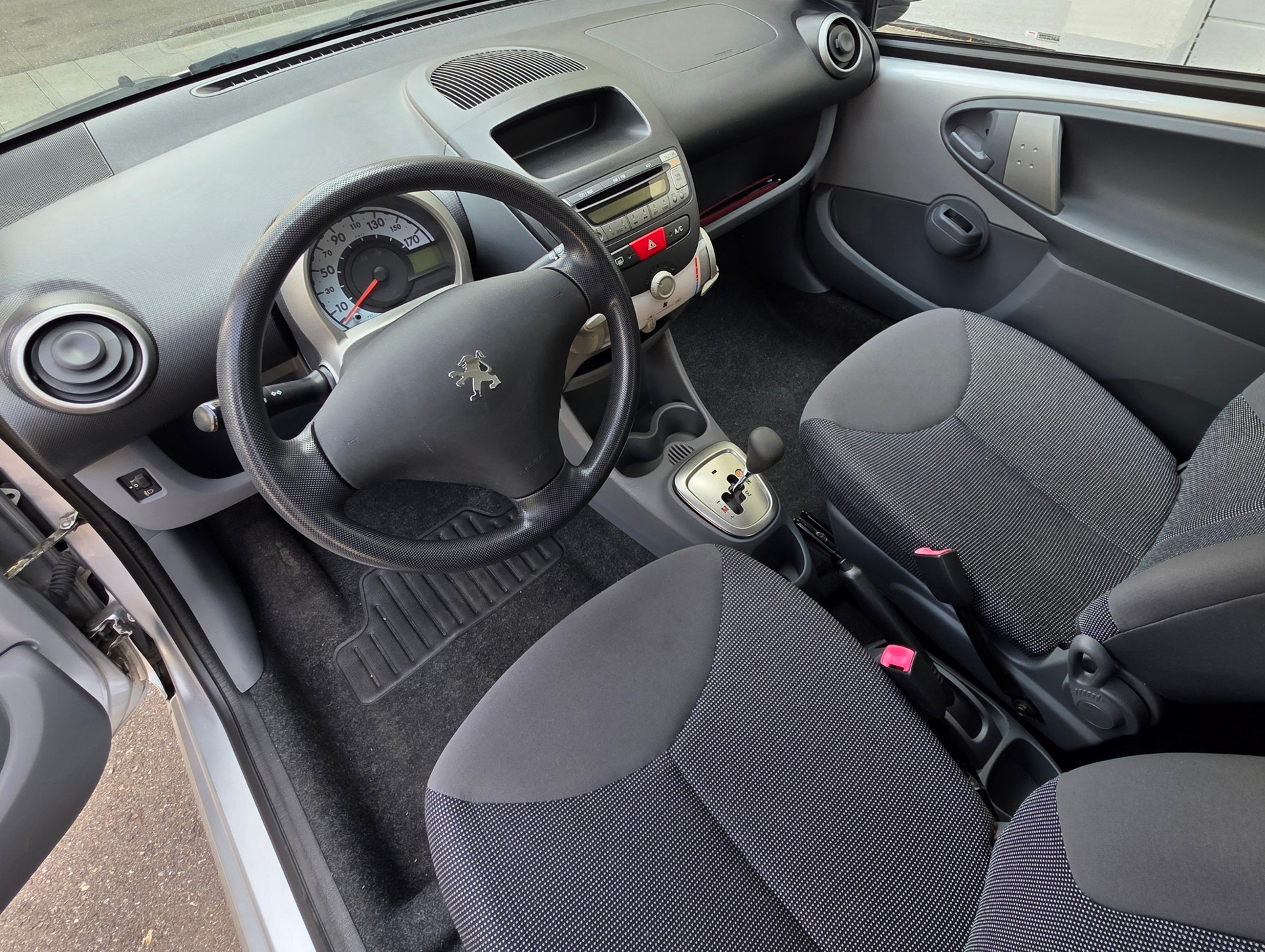 PEUGEOT 107 1.0 Trendy-image-6