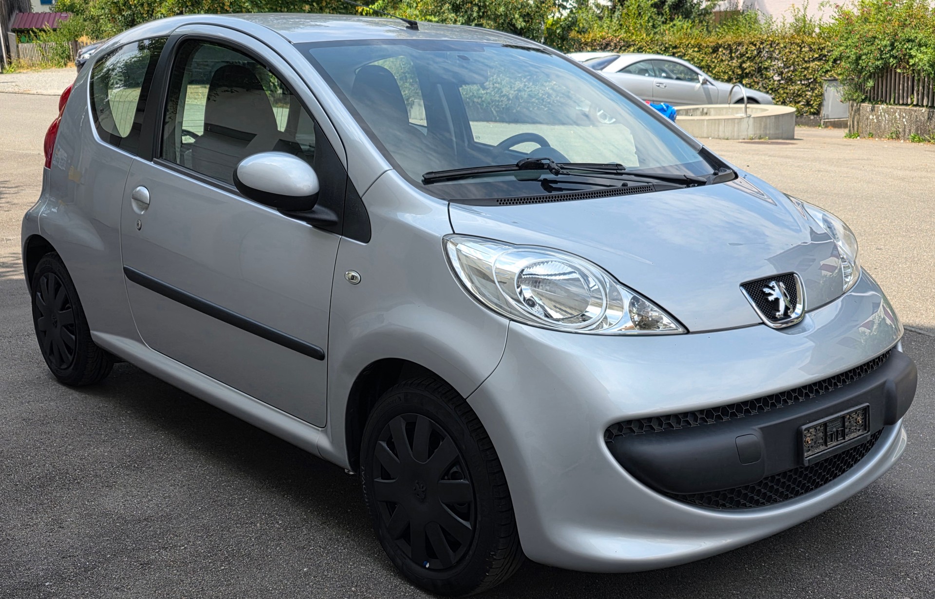 PEUGEOT 107 1.0 Trendy-image-1