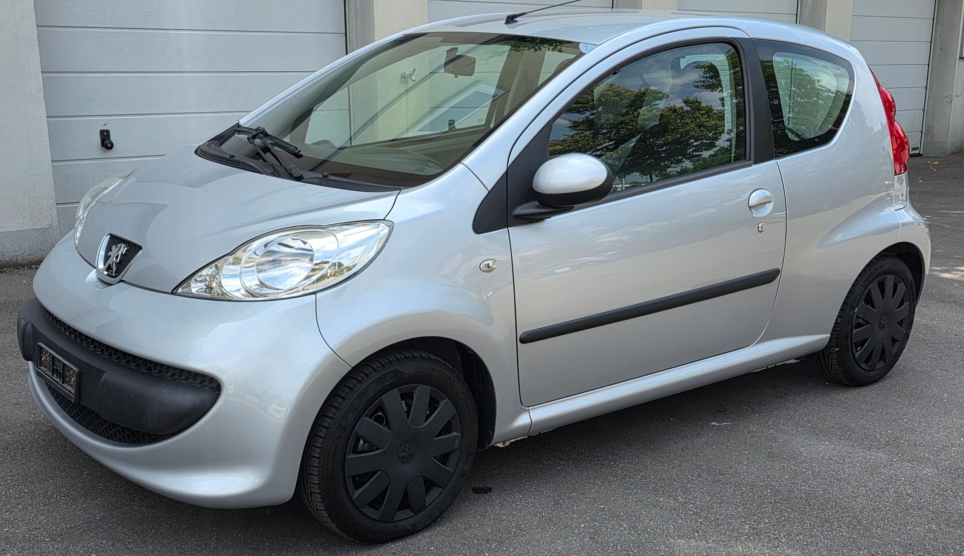 PEUGEOT 107 1.0 Trendy-image-0
