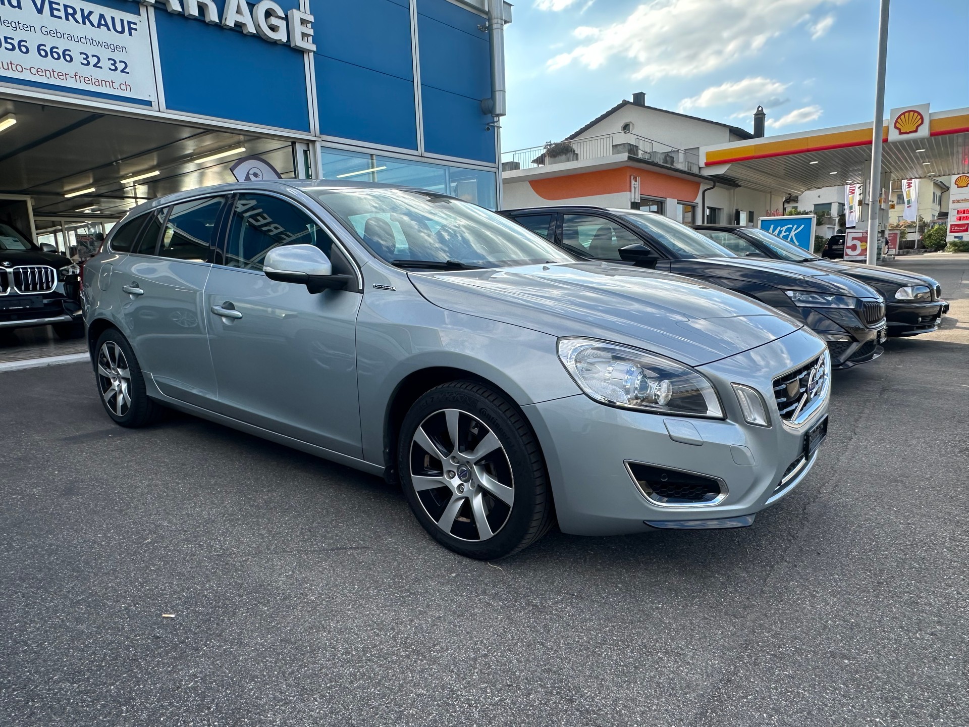 VOLVO V60 D6 AWD Plug-in Hybrid Pure Limited Geartronic-image-5