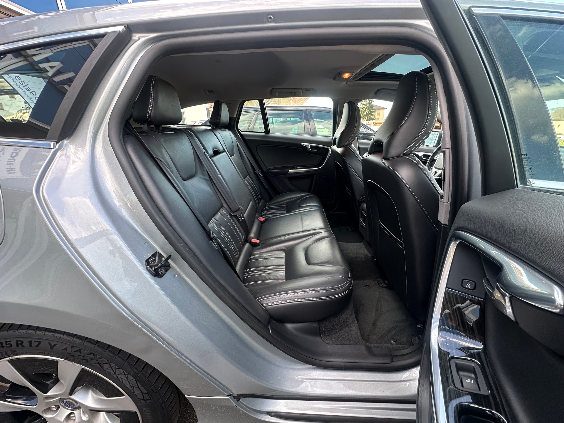 VOLVO V60 D6 AWD Plug-in Hybrid Pure Limited Geartronic-image-7