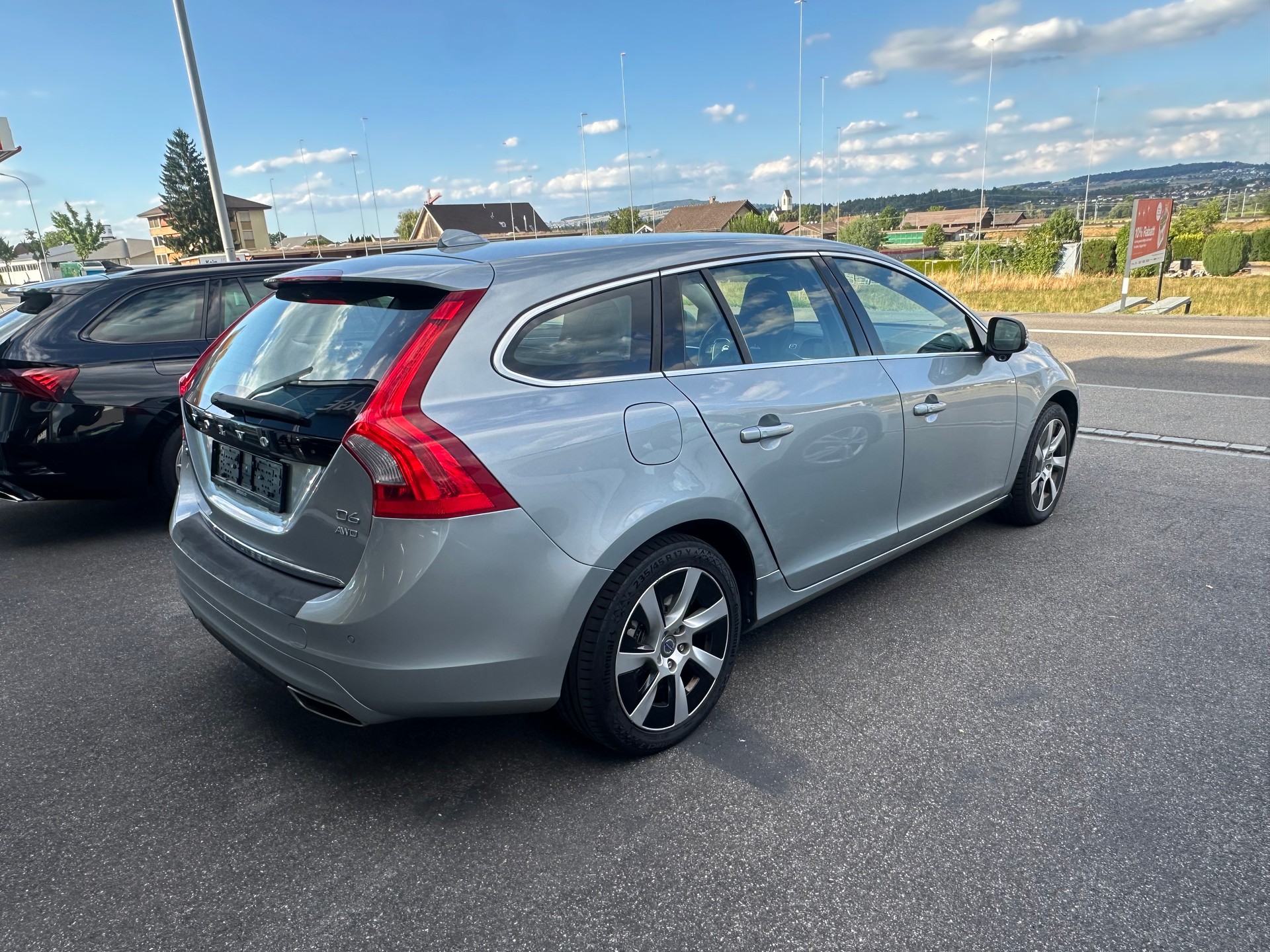VOLVO V60 D6 AWD Plug-in Hybrid Pure Limited Geartronic-image-4