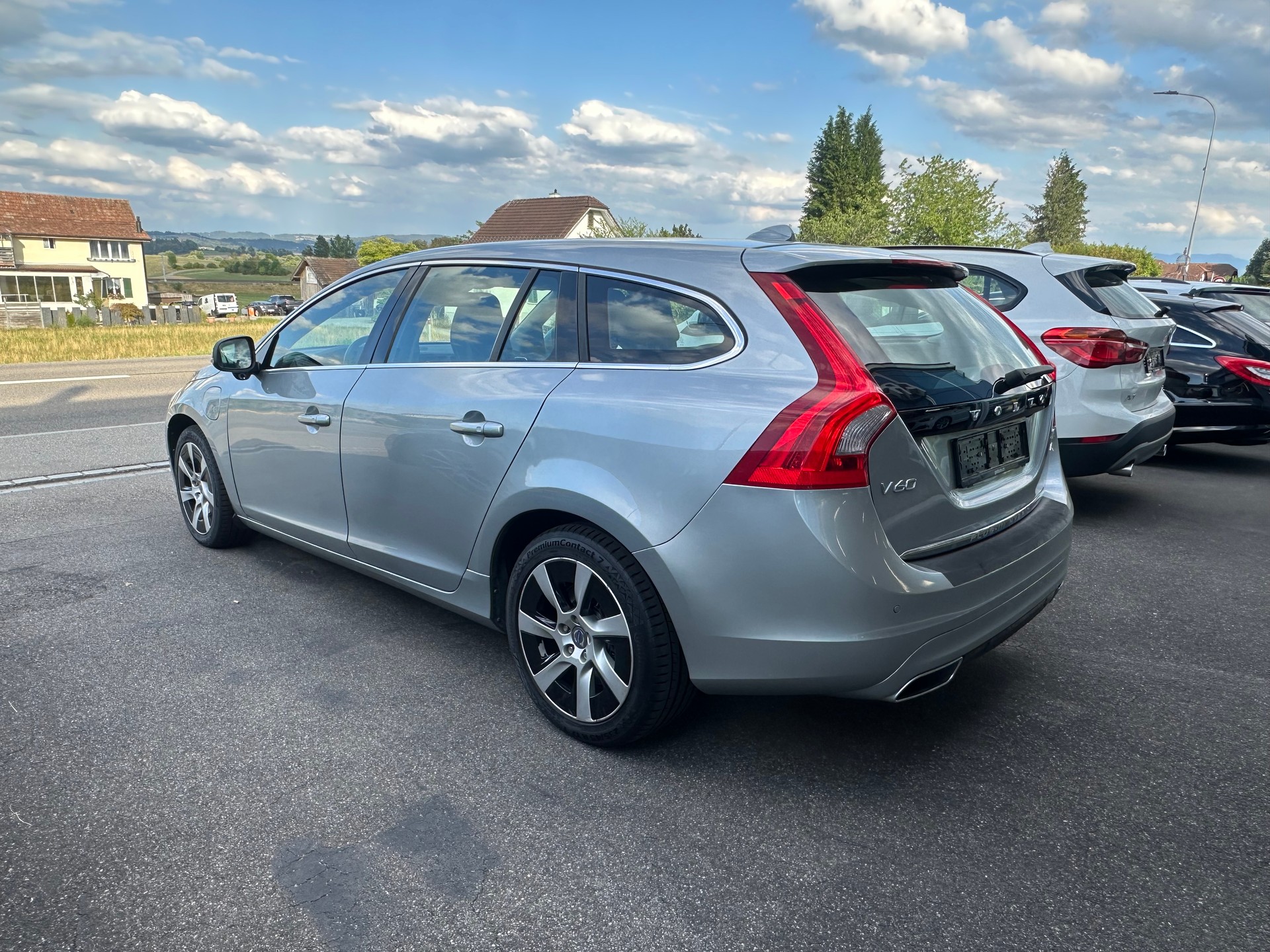VOLVO V60 D6 AWD Plug-in Hybrid Pure Limited Geartronic-image-2