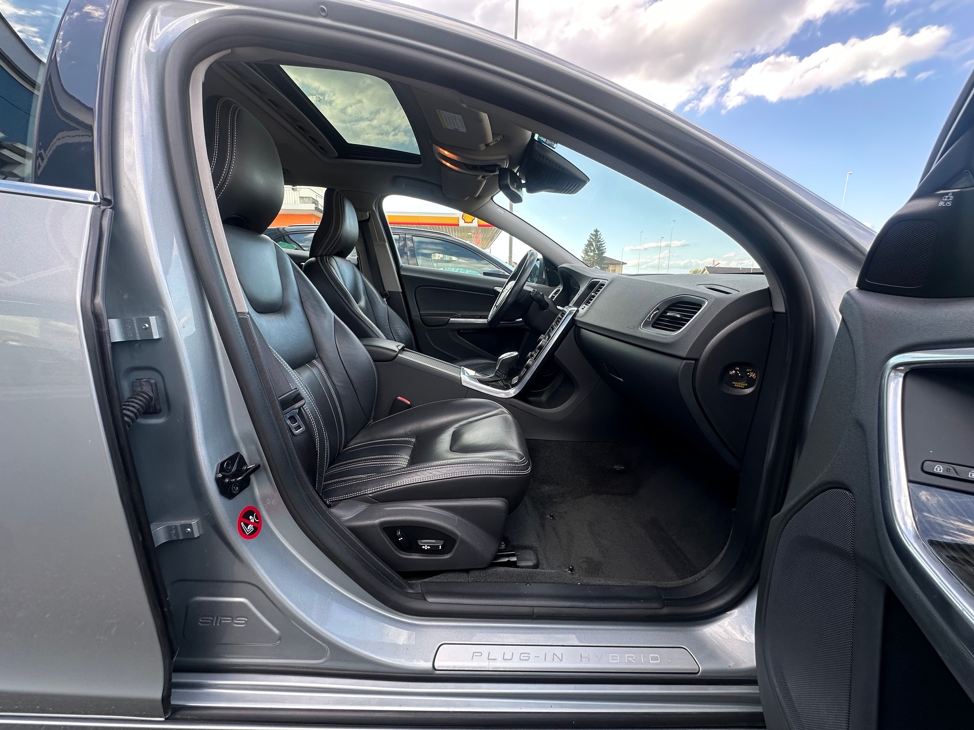 VOLVO V60 D6 AWD Plug-in Hybrid Pure Limited Geartronic-image-6