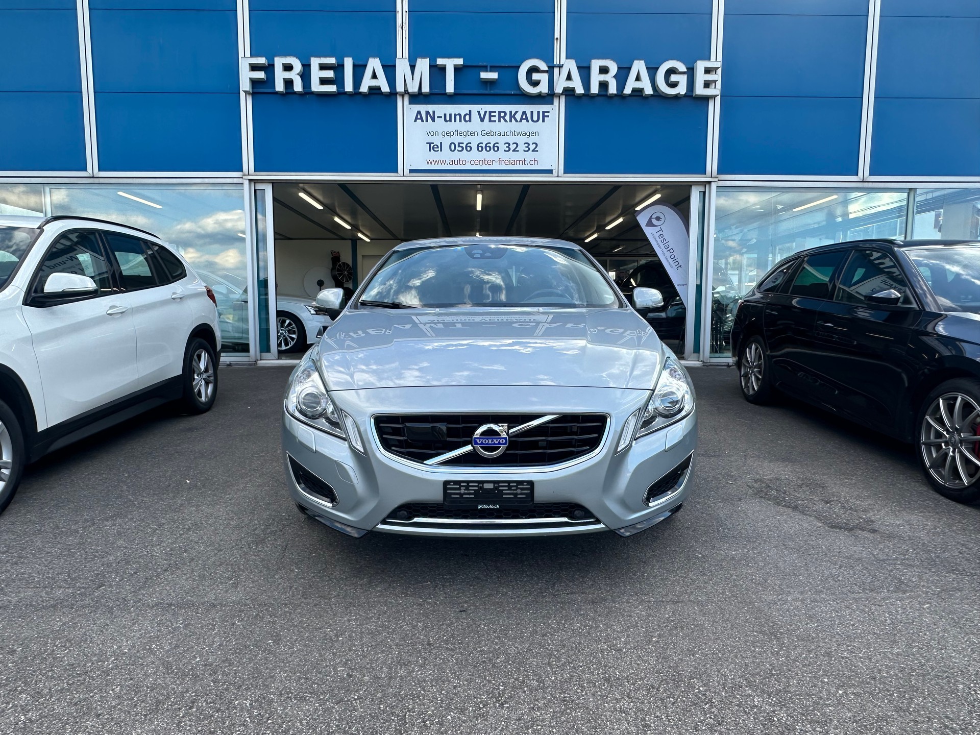 VOLVO V60 D6 AWD Plug-in Hybrid Pure Limited Geartronic-image-0
