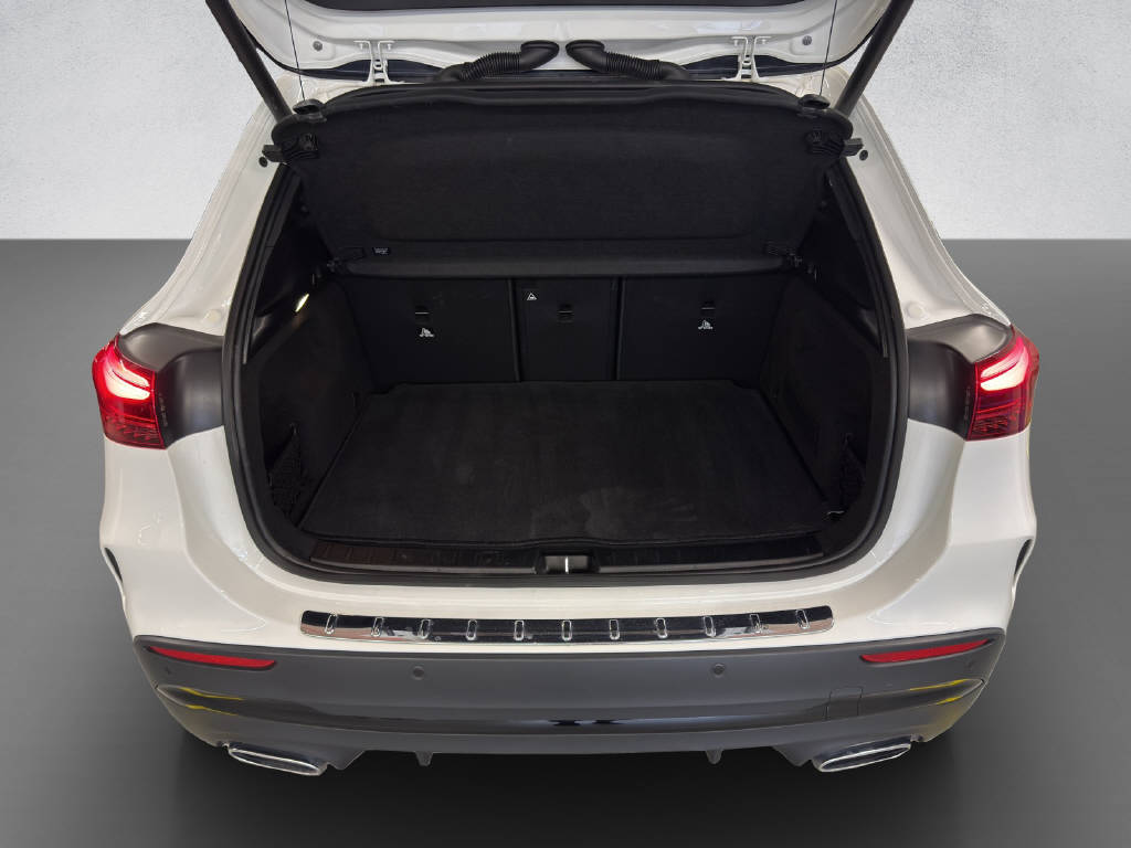 MERCEDES-BENZ GLA 200 Night Star AMG Line-image-7