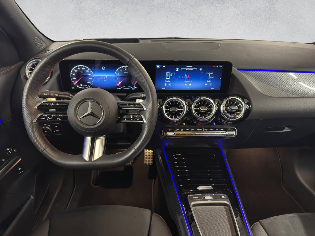 MERCEDES-BENZ GLA 200 Night Star AMG Line-image-13