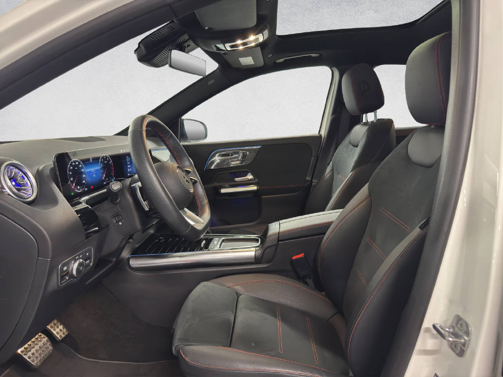 MERCEDES-BENZ GLA 200 Night Star AMG Line-image-9