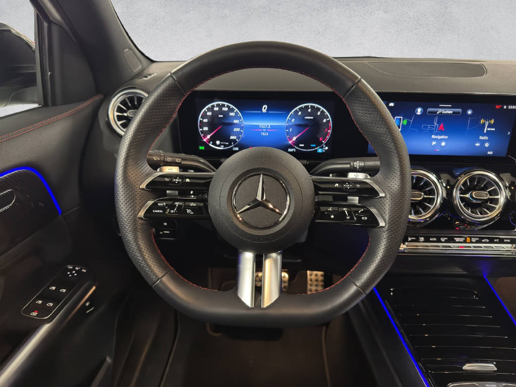 MERCEDES-BENZ GLA 200 Night Star AMG Line-image-11
