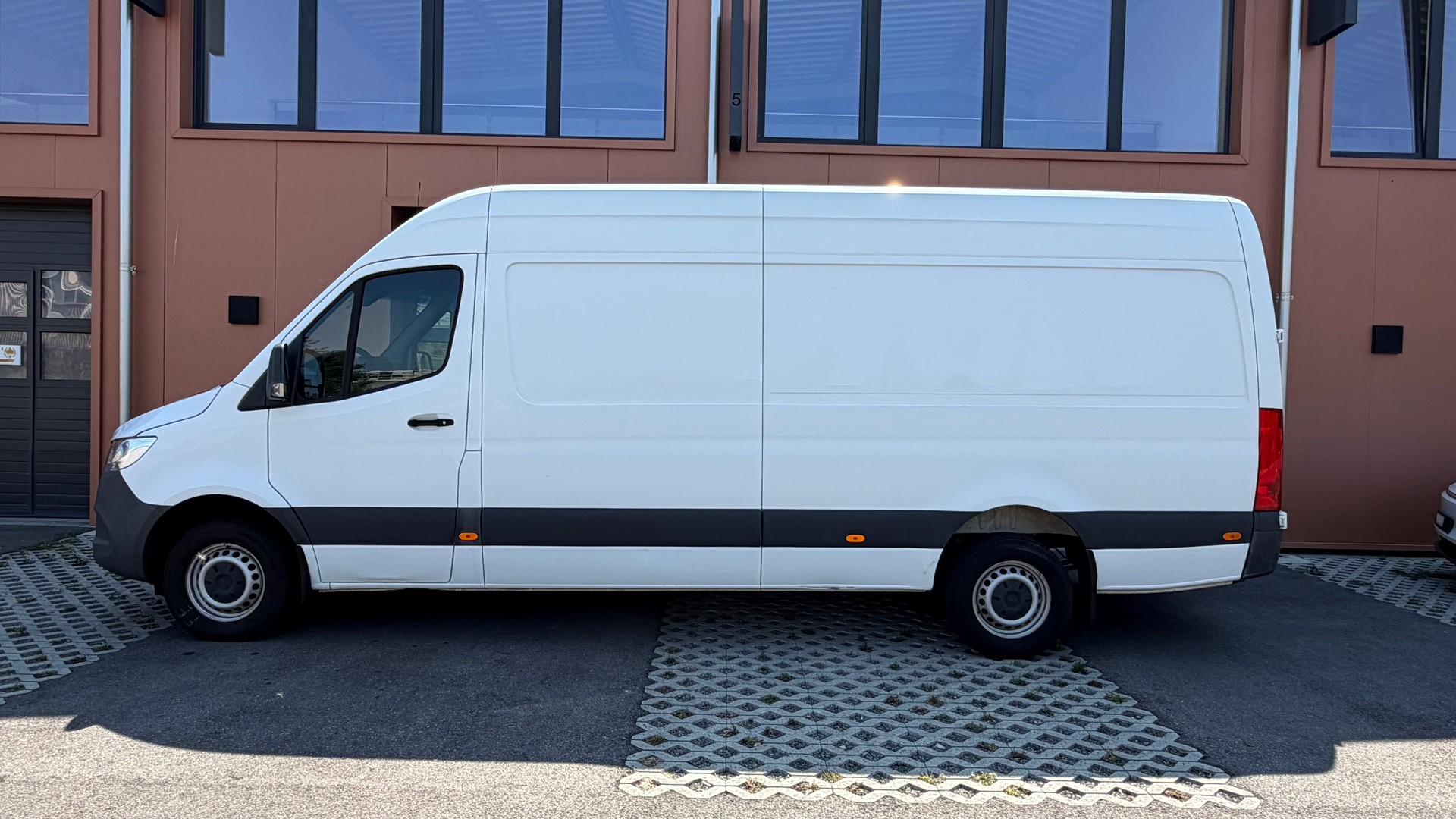 MERCEDES-BENZ Sprinter 316 CDI Lang "* Tempomat * Phares auto * Suspension Pneumatique * Suspension Renforcé *"-image-3