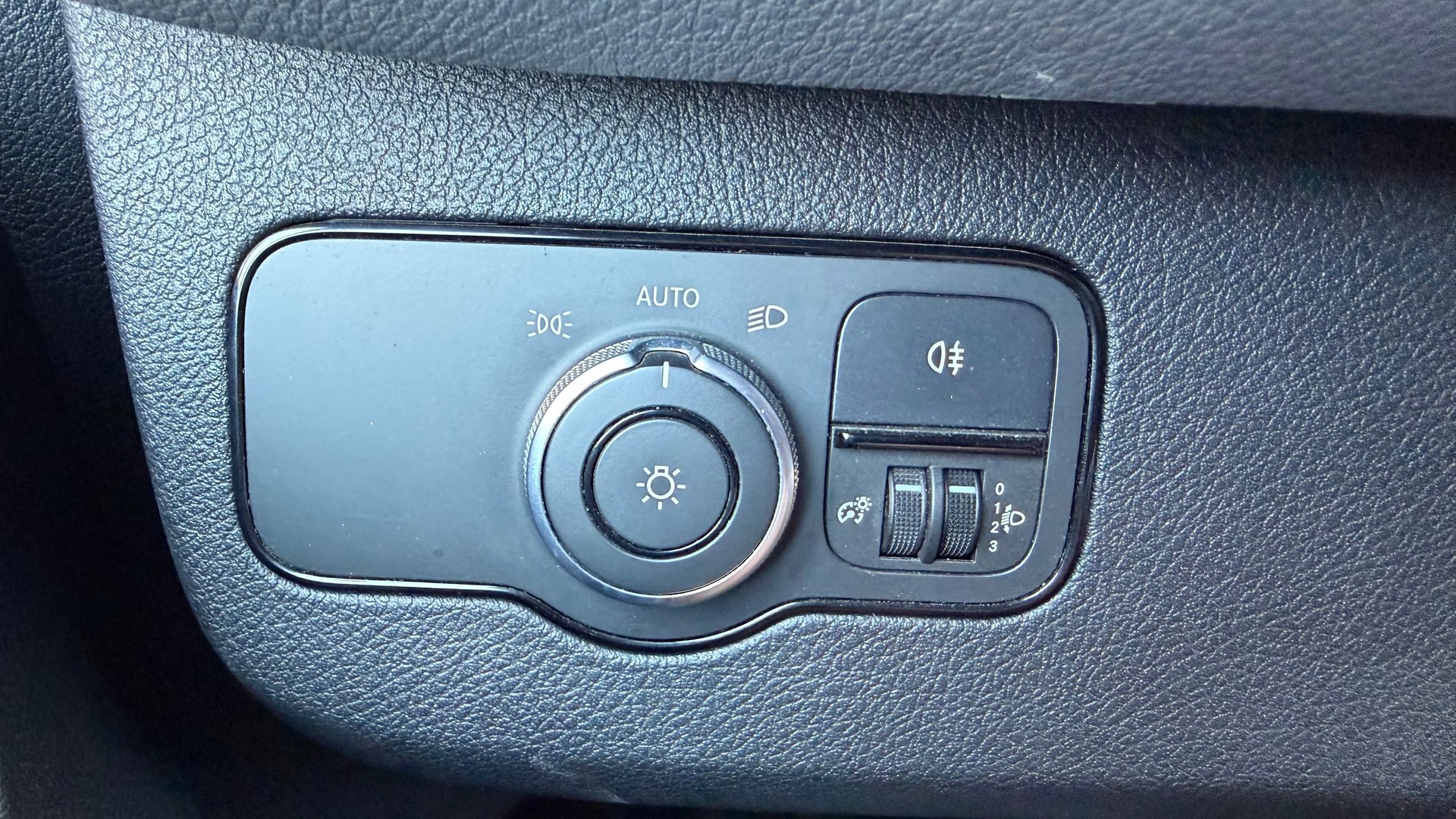 MERCEDES-BENZ Sprinter 316 CDI Lang "* Tempomat * Phares auto * Suspension Pneumatique * Suspension Renforcé *"-image-8