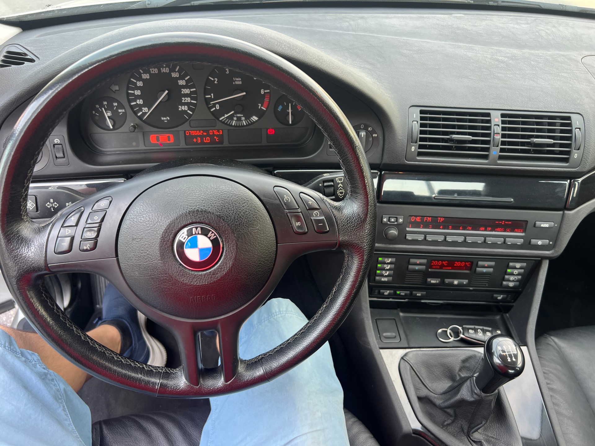 BMW 520i Advantage-image-10