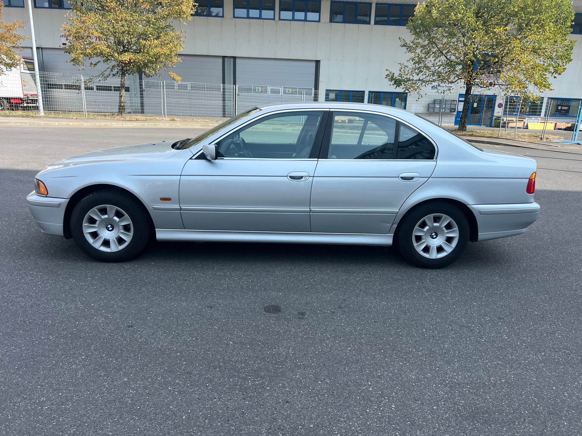BMW 520i Advantage-image-2