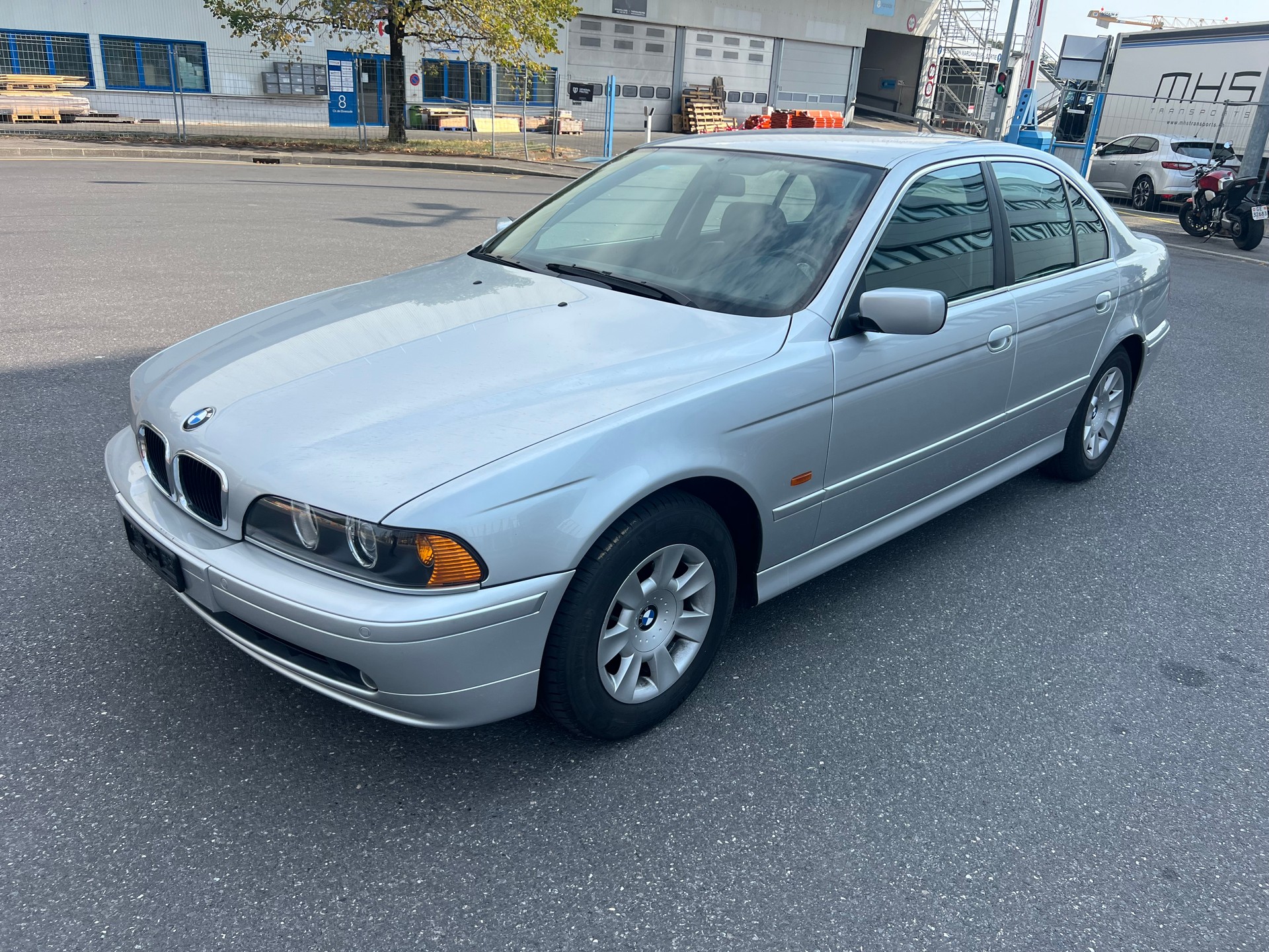 BMW 520i Advantage-image-0