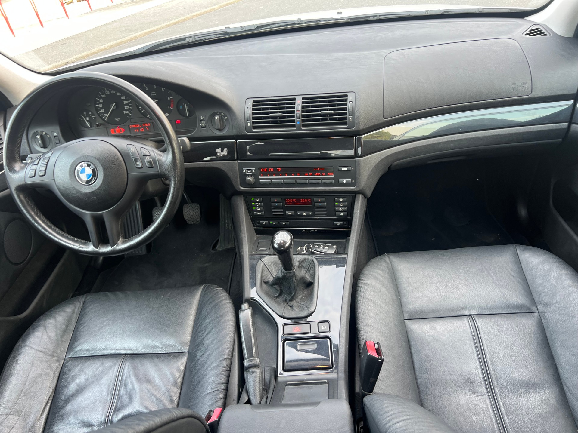 BMW 520i Advantage-image-9