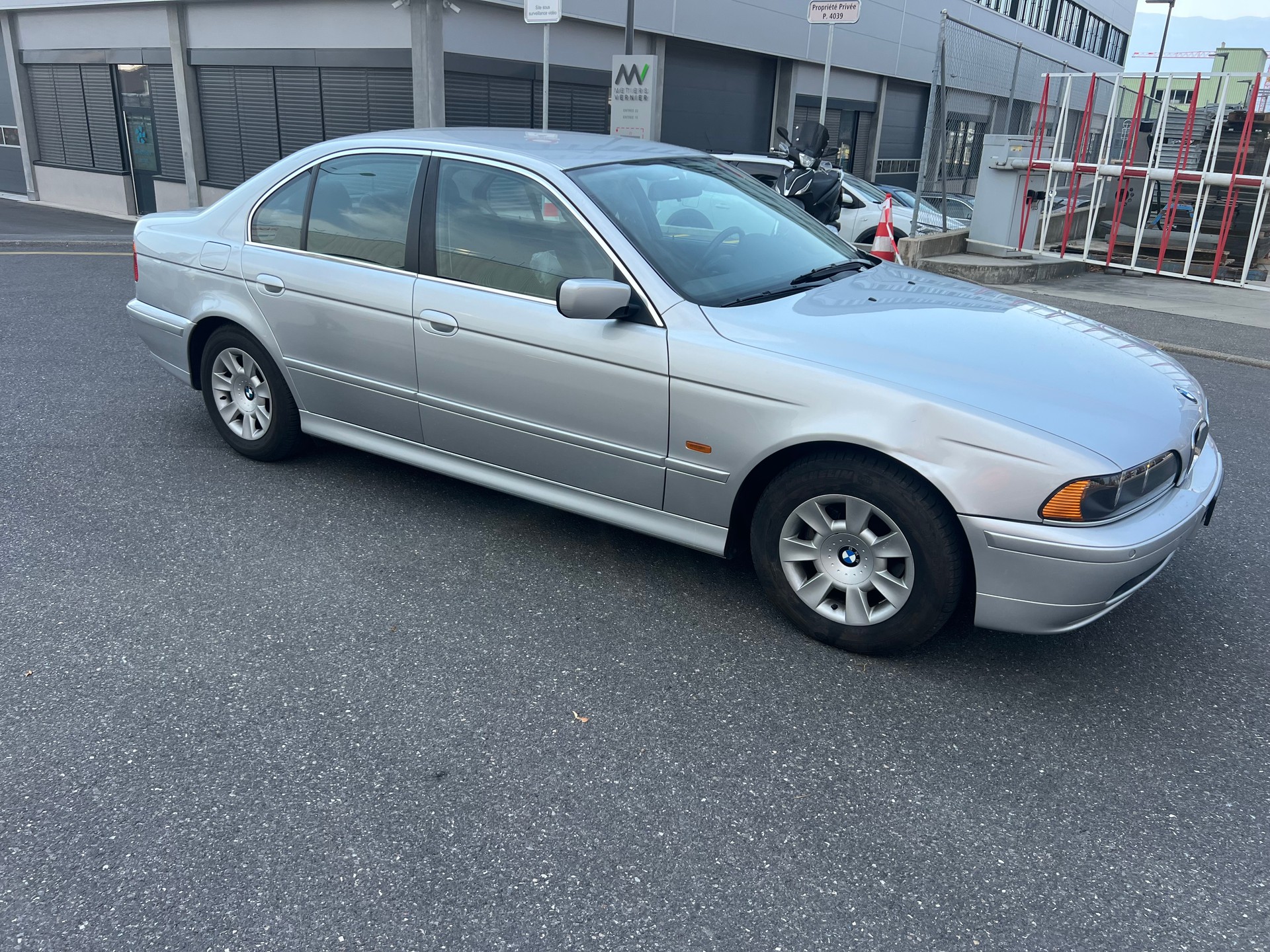 BMW 520i Advantage-image-7