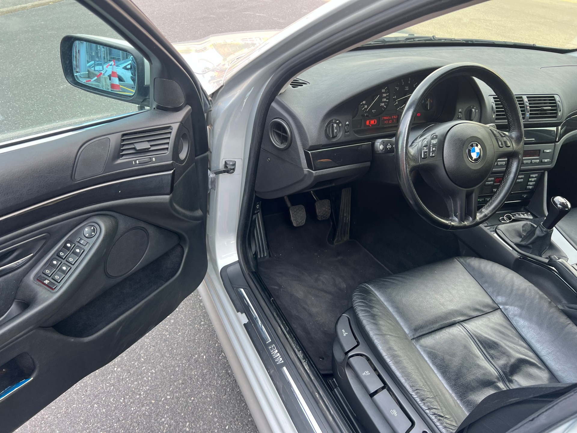 BMW 520i Advantage-image-8