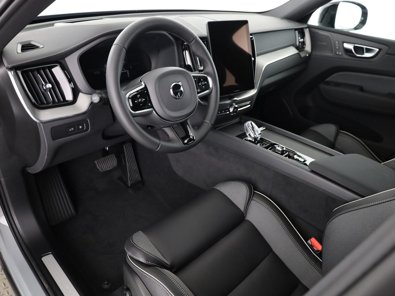 VOLVO XC60 2.0 T6 TE Black Edition eAWD-image-6